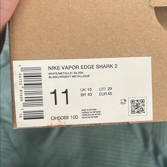 Nike White Sports Cleats - Picture 5 of 5